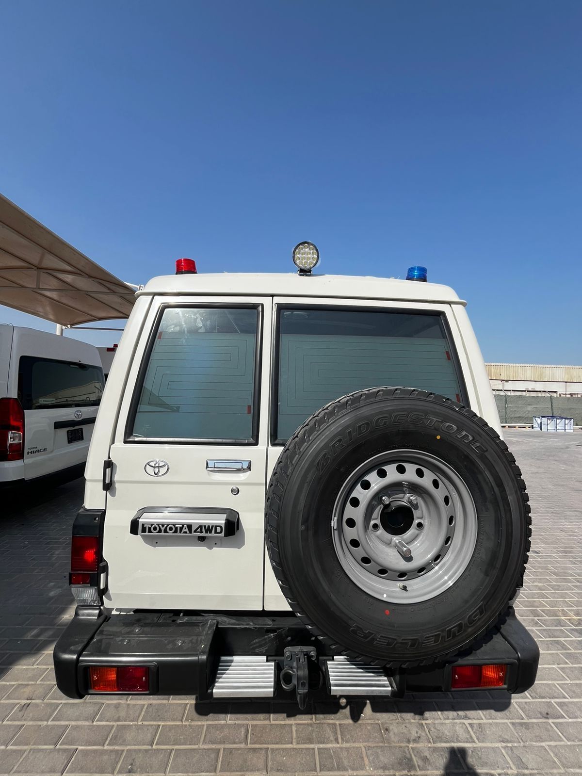 Ambulancia BLS Toyota Land Cruiser thumbnail 3