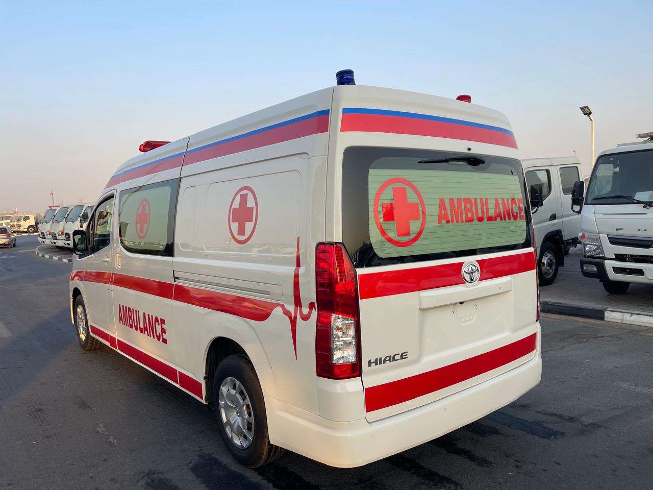 Ambulancia Toyota Hiace con volante a la derecha (RHD) thumbnail 7