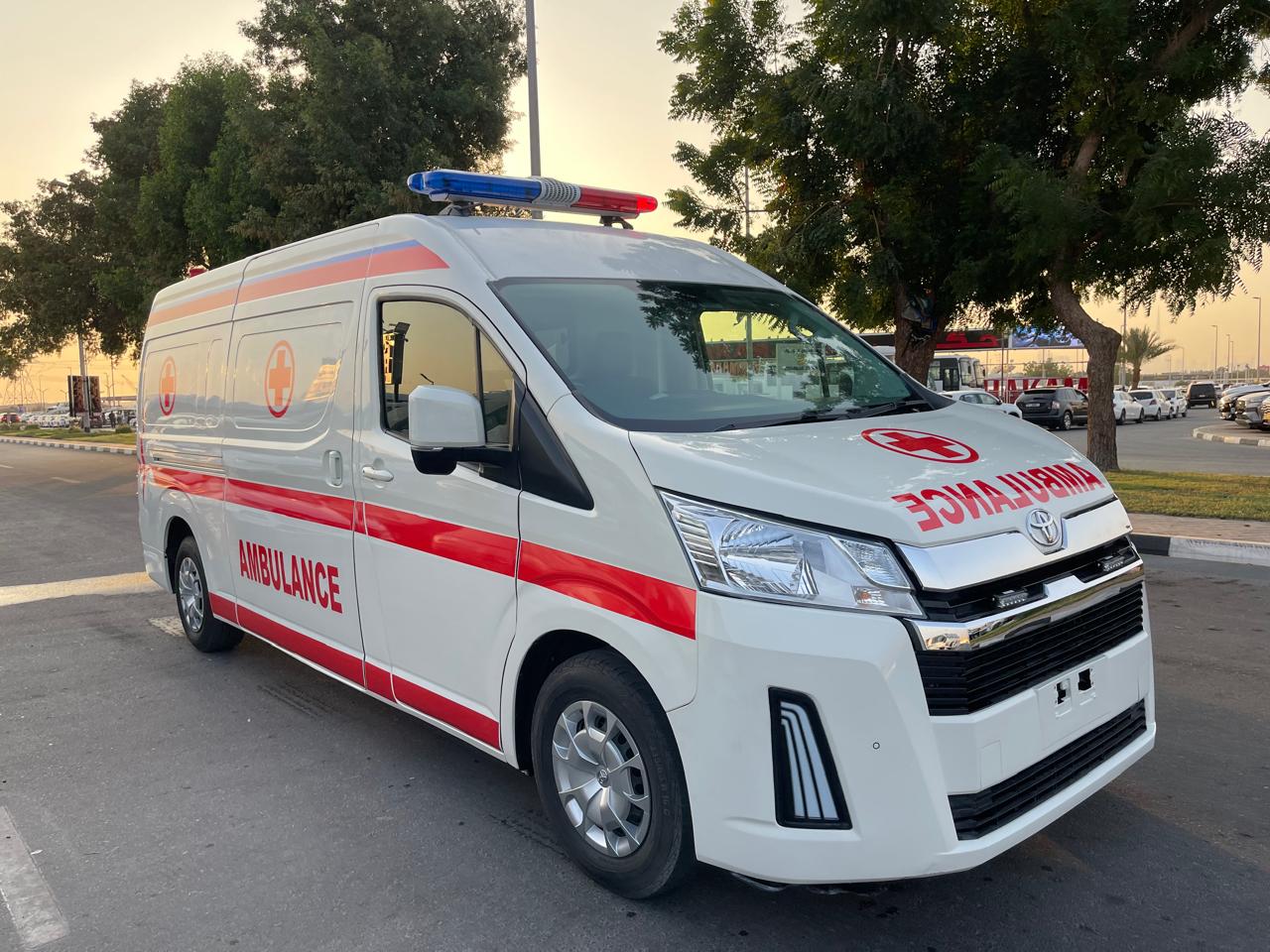 Ambulancia Toyota Hiace con volante a la derecha (RHD) thumbnail 9