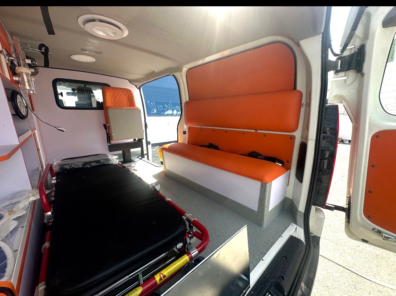 Ambulancia de techo estándar Toyota Hiace thumbnail 7
