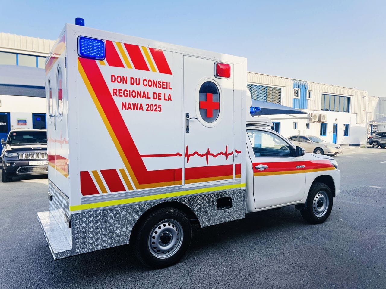 Ambulancia Toyota Hilux de cabina única thumbnail 6