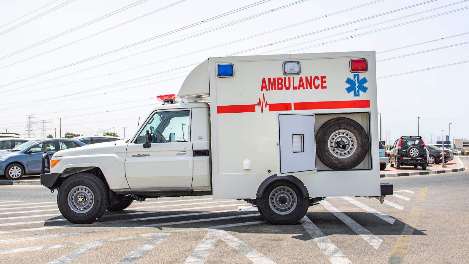 Ambulance de type boîte Toyota Land Cruiser 4x4 thumbnail 4