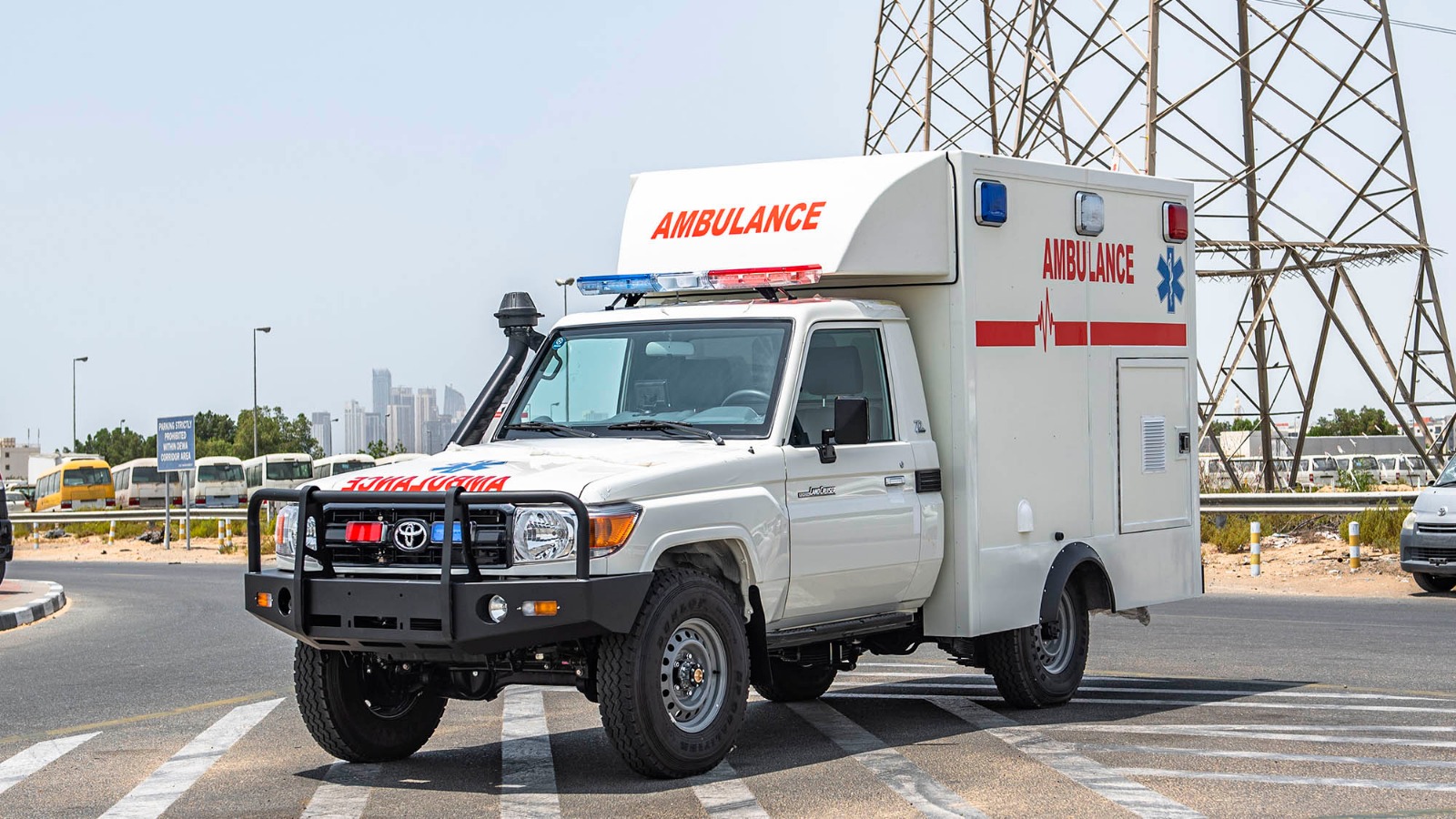 Ambulance de type boîte Toyota Land Cruiser 4x4 thumbnail 6