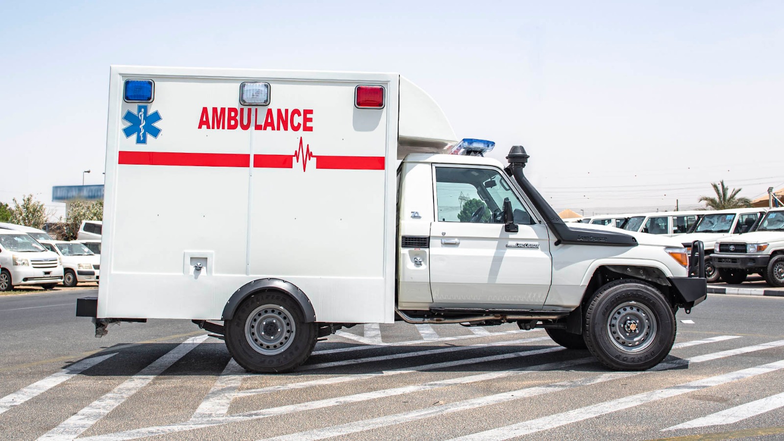 Ambulance de type boîte Toyota Land Cruiser 4x4 thumbnail 7