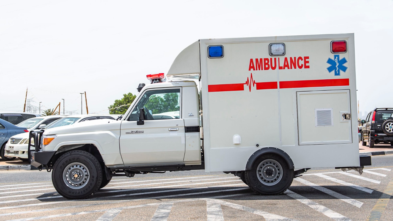 Ambulance de type boîte Toyota Land Cruiser 4x4 thumbnail 9