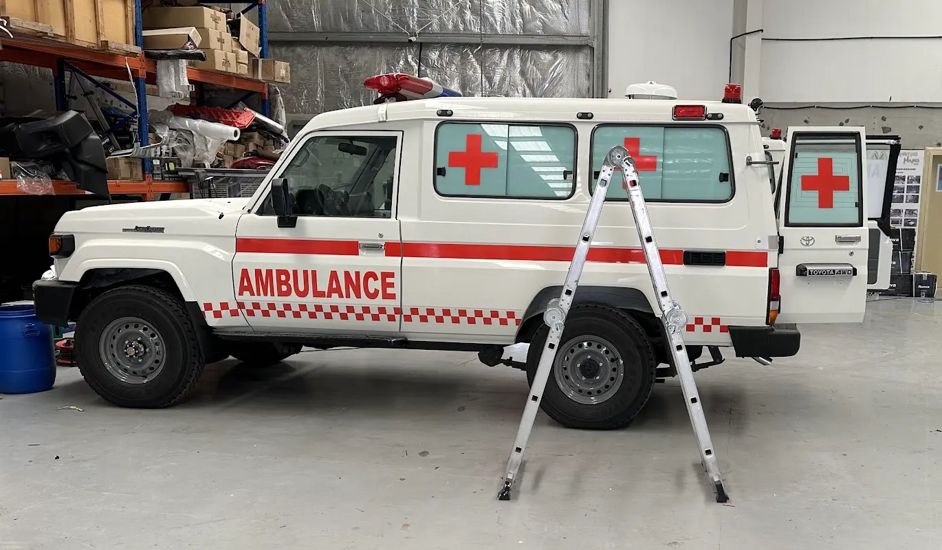 Ambulancia Toyota Land Cruiser LC78 V6 thumbnail 5