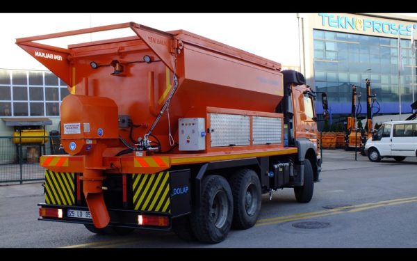 Asphalt Crack Sealer Truck - Image 2