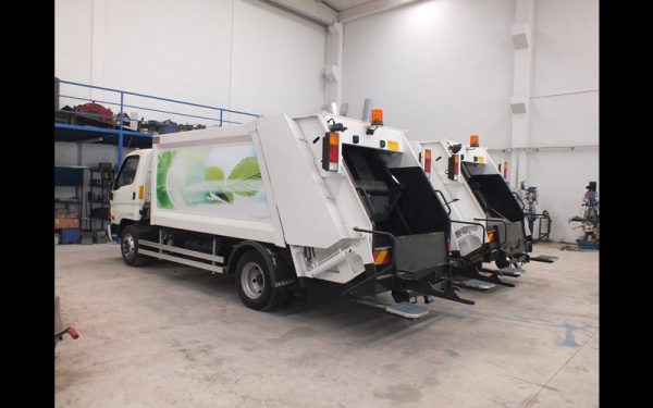 Garbage Truck - Image 3