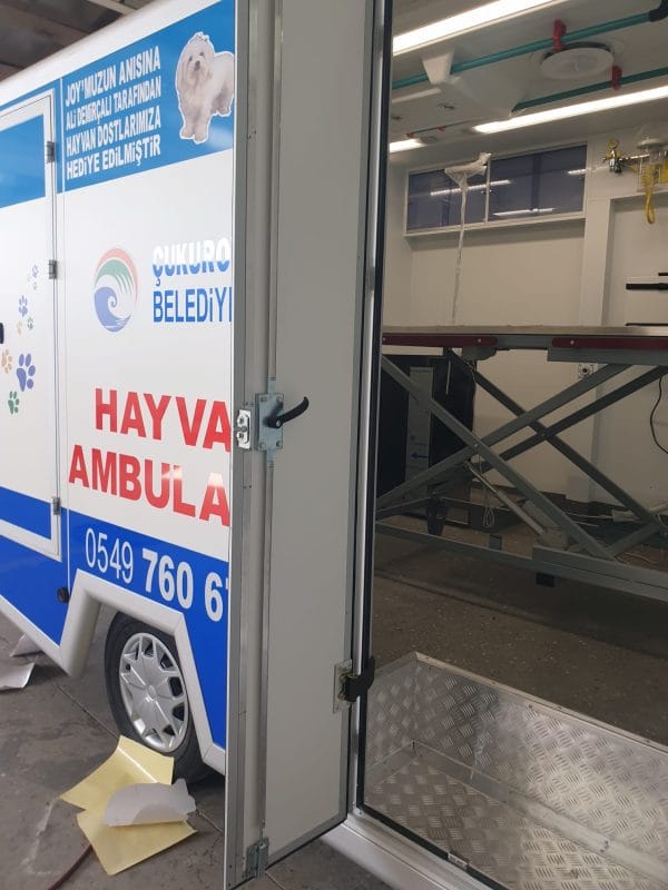 Hôpital vétérinaire mobile