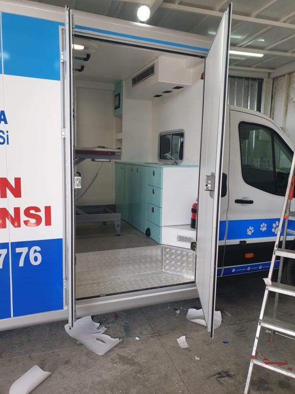 Hôpital vétérinaire mobile