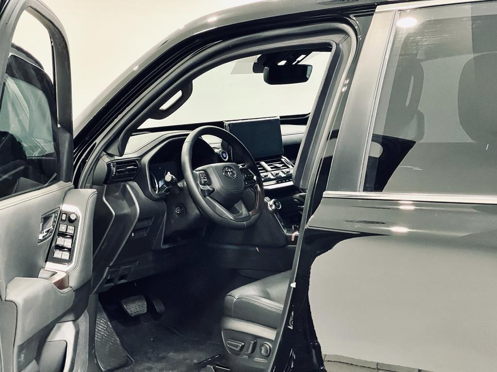 Toyota Land Cruiser Armored Vehicle - Image 5