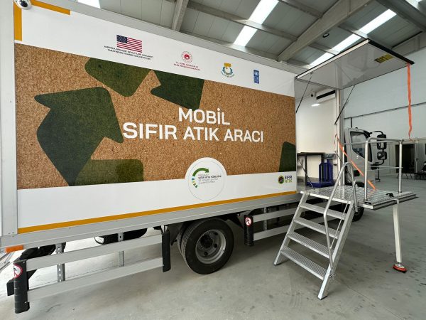 Mobile Zero Waste Vehicle: An Eco-Friendly and Technological Solution