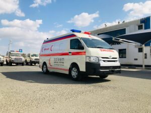 سيارة إسعاف تويوتا هايس 200 – الشكل القديم – مُصنِّع سيارات إسعاف في دبي، المنطقة الحرة جبل علي، الإمارات العربية المتحدة