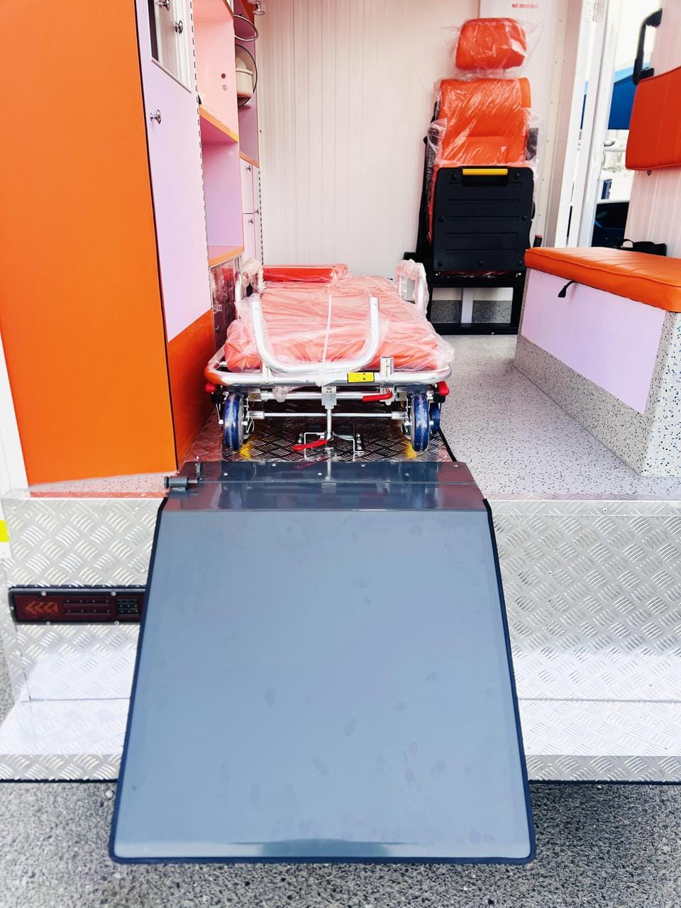 Toyota Hilux Single Cab Ambulance - Image 4