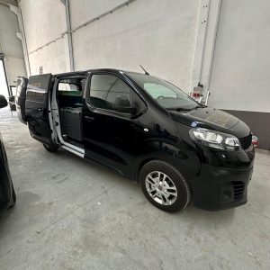 Vehículo Fúnebre con Capacidad Para 4 Ataúdes